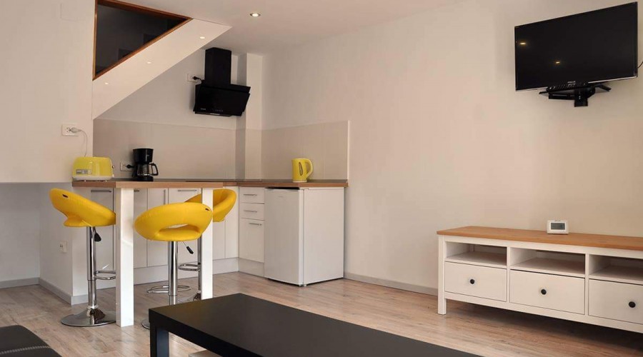 /images/accms/1097/central-yellow-apartment-marosvasarhely-900x500.jpg
