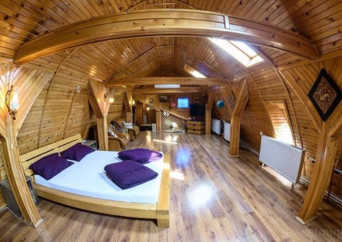 /images/accms/1287/wooden-attic-suite-brasso-500x353.jpg